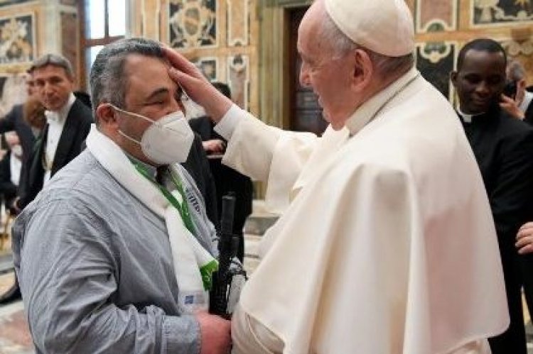 Pope Francis meets Christian movement of blind and visually impaired people