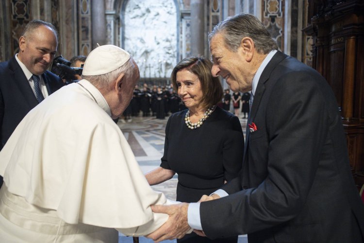 Nancy Pelosi reportedly receives Communion at papal Mass