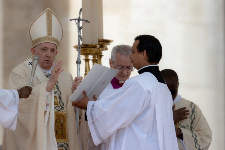 Pope Francis pens letter on liturgy after Traditionis custodes