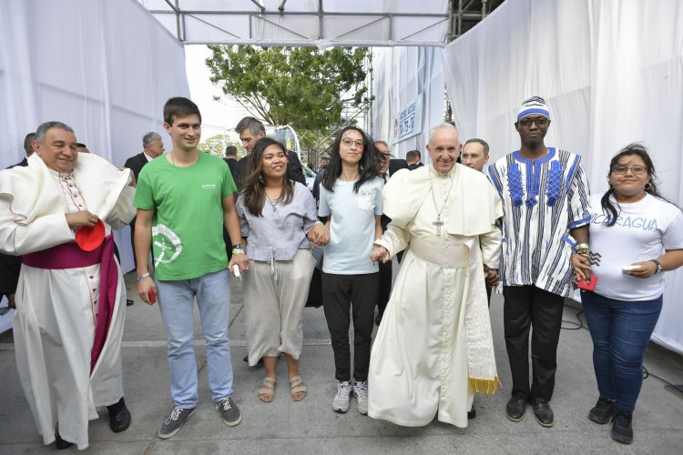 Pope Francis to teens: Use the summer break well