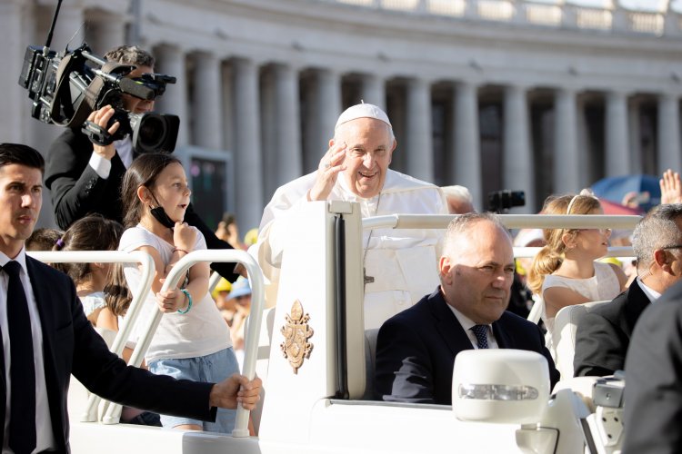 Pope Francis: Christ frees families from the slavery of selfishness