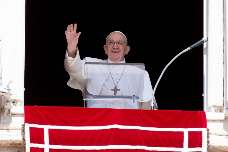 Pope Francis: Reach out to a friend who needs to hear that God loves them